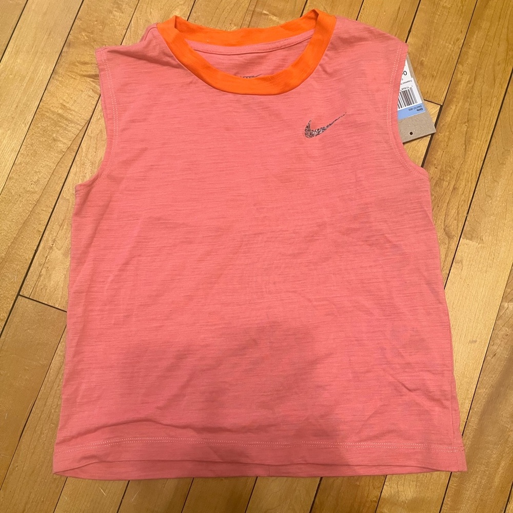 Girls NWT Nike Yoga Tank size medium